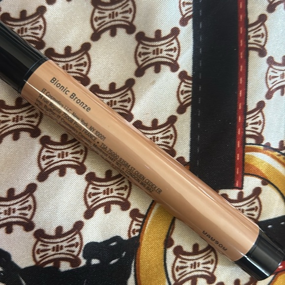 It cosmetics superhero no tug shadow stick - Picture 2 of 3